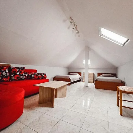 Apartament Maisonette By The Sea