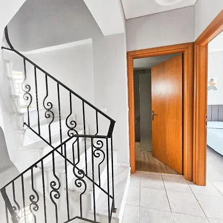 Apartament Maisonette By The Sea *