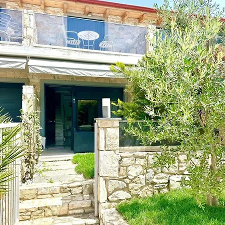 公寓 Maisonette By The Sea *