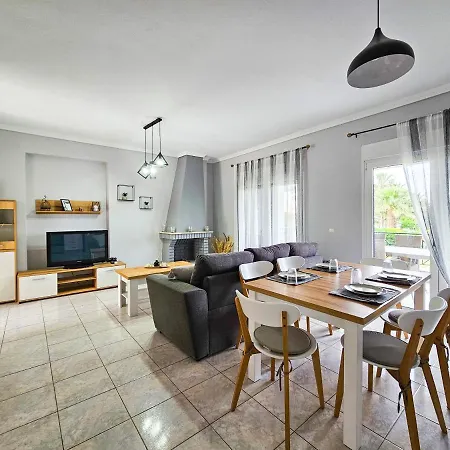 Apartment Maisonette By The Sea